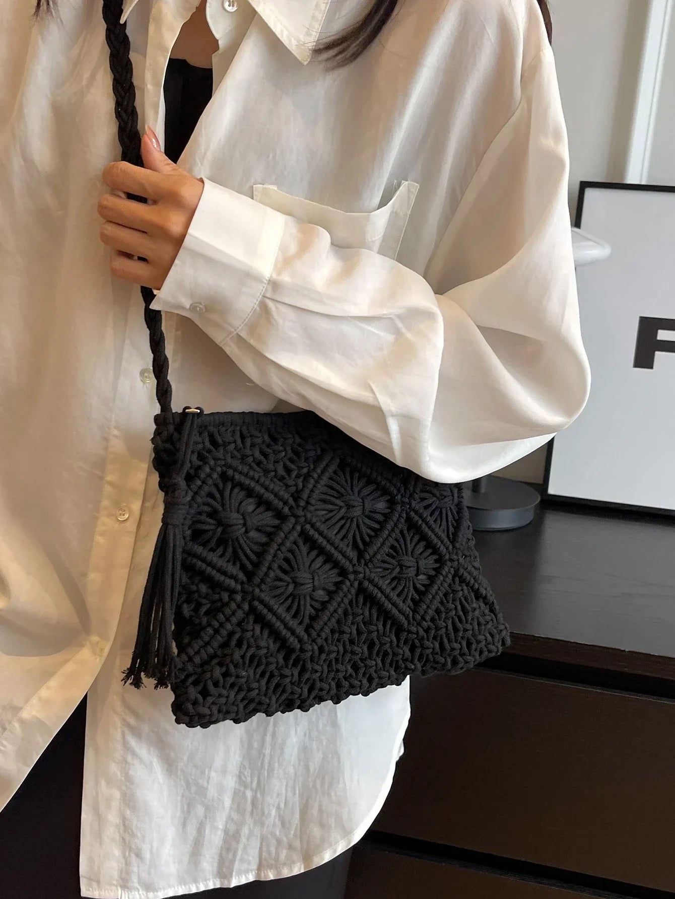 Weava™ – Stilren Vävd Axelremsväska